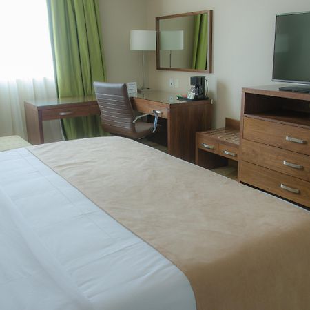 Holiday Inn Express And Suites Celaya By Ihg Екстериор снимка