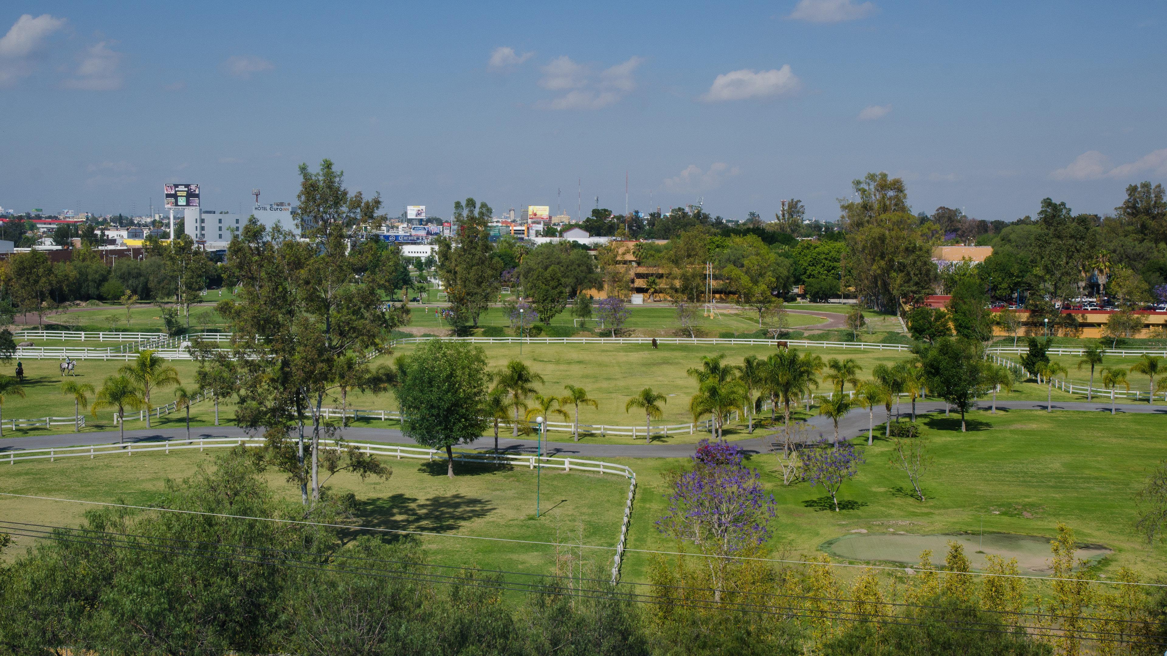 Holiday Inn Express And Suites Celaya By Ihg Екстериор снимка